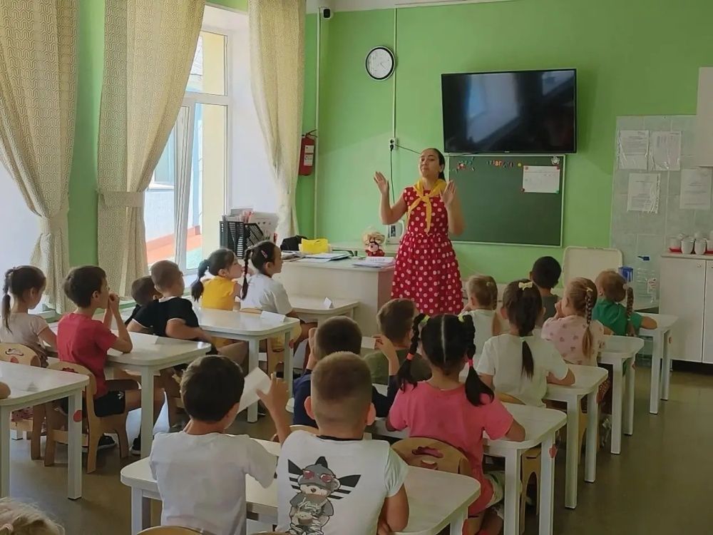 В санатории "Толпар" (Центральный филиал) продолжается серия ежегодных летних занятий "Волшебные цветы"